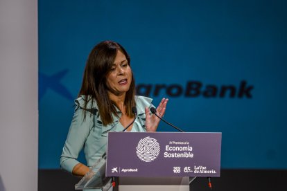 Carmen González, directora comercial de Caixa Bank en Almería, Málaga, Córdoba, Ceuta y Melilla, durante su discurso en los IV Premios a la Economía Sostenible.