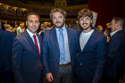 Ricardo Céspedes, gerente de LA VOZ; Alberto Heras, de Caixa Bank; y José Saldaña, de Godoy Hortalizas.