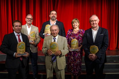Los galardonados de la IV entrega de Premios a la Economía Sostenible. Foto: G. N. Yacuzzi.