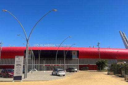 Vista principal de la entrada de tribuna.