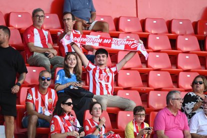 Una aficiín muy fiel con su Almería del alma.