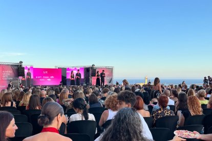 Los presentadores Lidia Torrent y Javier de Miguel.
