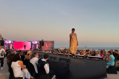 Desfile de la diseñadora Lola Laumar.