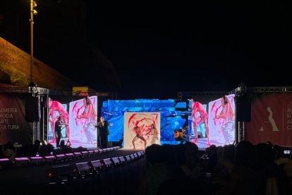 Actuación de Anamar, y performance de la artista, Ingrid Haubrich.