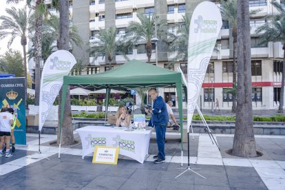 Imágenes de la I Carrera Solidaria de la Guardia Civil celebrada este domingo en Almería.