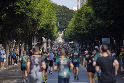 Imágenes de la I Carrera Solidaria de la Guardia Civil celebrada este domingo en Almería.
