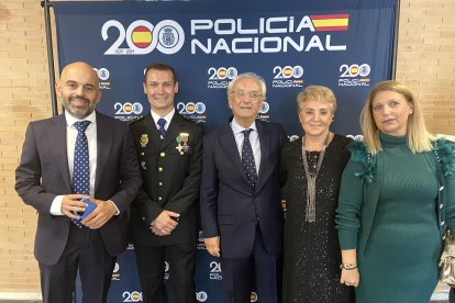 Asistentes posan en el photocall.