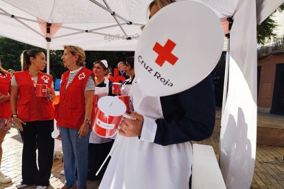 Cruz Roja celebra el Día de la Banderita y sus 160 años en Almería.