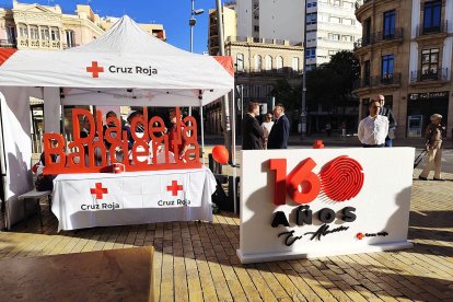 Cruz Roja celebra el Día de la Banderita y sus 160 años en Almería.