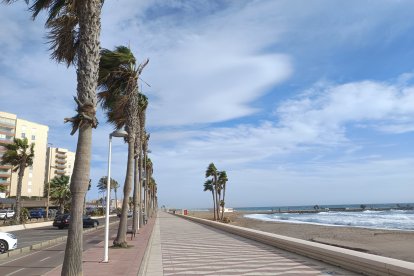 El Paseo Marítimo vacío cuando normalmente suele haber mucho movimiento.