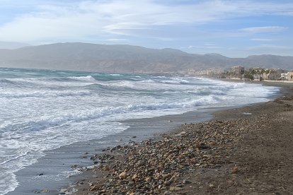 El Mediterráneo sufriendo los efectos del fuerte viento.