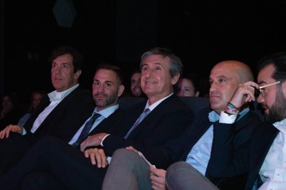 Primera fila con el alcalde de Adra, Manuel Cortés, presidiendo.