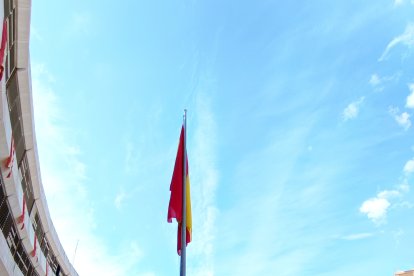 Izado de bandera para comenzar con la celebración