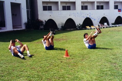 A un paso de las habitaciones y la refrescante piscina.