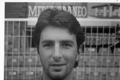 Jon Uribarrena fue el fichaje estrella procedente del Athletic de Bilbao.