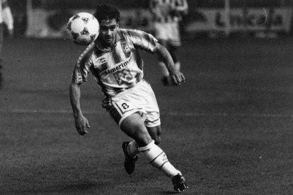 Las camisetas llevaban el logo de Almerimar.