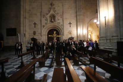 Los hermanos de Los Ángeles, dentro de la Catedral.
