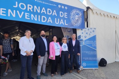 José Carlos Redondo, vicerrector de Proyección Internacional; Miguel Pérez, delegado del Rector para Estrategia; Encarna Carmona, vicerrectora de Estudiantes, Maribel Ramírez, vicerrectora de Igualdad; y Fernando Carvajal, vicerrector de Postgrado.