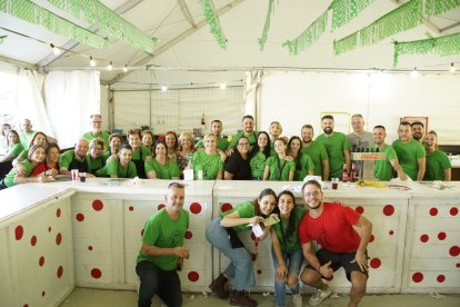 La Feria de Huércal-Overa no sería posible sin trabajadores, como los de la imagen, de la asociación Virgen del Río.