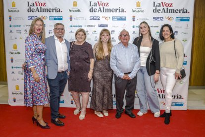 José Antonio Martín Gallardo, alias Falucho, premiado en la categoría de Gente, junto a su familia.