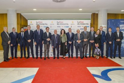 Equipo directivo de La Voz de Almería, altos cargos de La Legión, equipo de gobierno de Roquetas de Mar, Ana Martínez -diputada nacional del PP-,