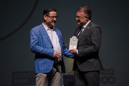 Ricardo Peña y José Carlos Lupión junto al premio.