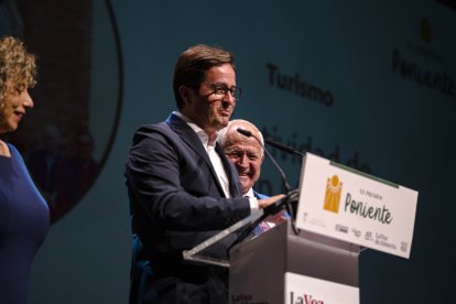 Representantes de la festividad de San Marcos durante el discurso de agradecimiento.
