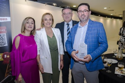 Gema Contero, Chela Joya, José Carlos Lupión y Ricardo Peña, premio Innovación a Apicultura Peña.