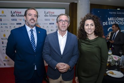 Ezequiel Góngora, concejal del Ayto. de Dalias; Enrique Cabezas y Nani Ortes.