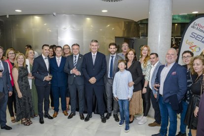 Fran García, delegado de La Voz y la SER en la comarca del Poniente, y miembros del Ayuntamiento de Berja y Adra.