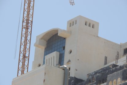 La parte más alta del hotel El Algarrobico.