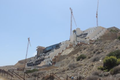 Todo el recinto está vallado y con seguridad.