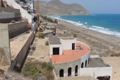 Vista que muestra la cercanía del recinto con el mar.
