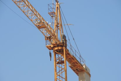 Una grúa que se montó a principios de los 2000 y que continúa allí.