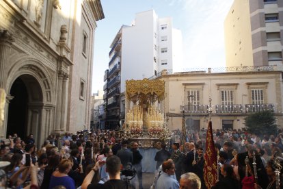Procesión extraordinaria de Los Ángeles por las calles de Almería.