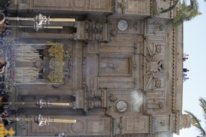Procesión extraordinaria de Los Ángeles por las calles de Almería.