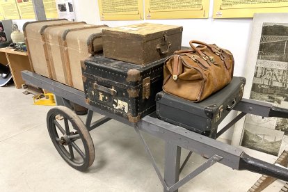 Equipaje antiguo en exposición en la sede-museo de ASAFAL.