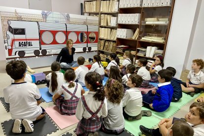 Actividad dirigida por Peque Talleres Almería, consistente en un cuentacuentos que enseña a los niños a gestionar sus emociones.