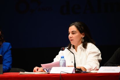 María del Mar Fernández, arquitecta almeriense, durante su intervención.