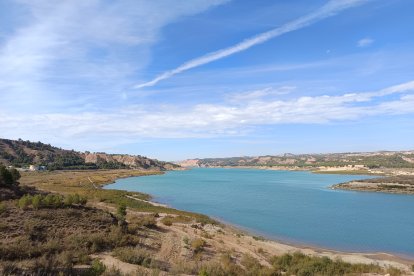 A la izquierda la estación desde la que se bombea el agua para Almería.