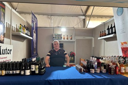José Antonio, de De Autor Gourmet, en su stand del V Festival Gastronómico de la Gamba Roja de Garrucha.