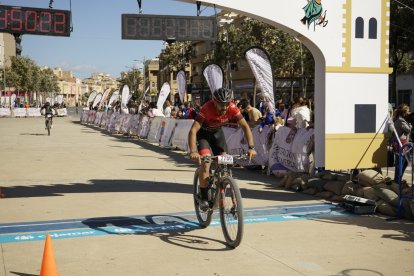 La llegada a Roquetas de Mar de los ganadores de La Desértica 2024.