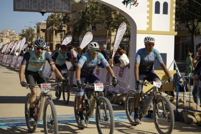 La llegada a Roquetas de Mar de los ganadores de La Desértica 2024.