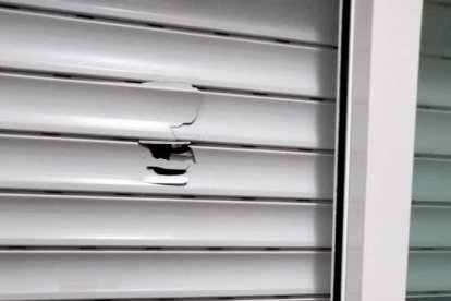 Desperfectos causados por el granizo este lunes.