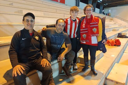 La familia de valen: Alberto, Ezequiel, Gianluca y Celia no se perdieron el choque del Torneo del ‘KO’.
