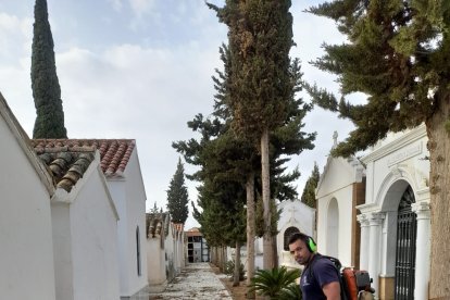 El cementerio de Cuevas del Almanzora se pone a punto para el Día de Todos los Santos.