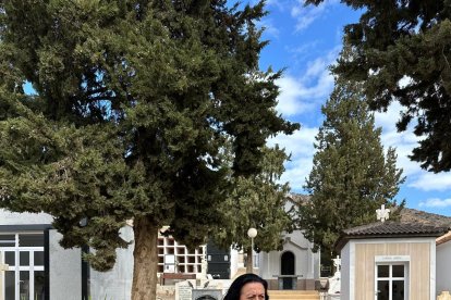 Cantoria ha reforzado las labores de limpieza, jardinería y otros detalles para organizar el cementerio municipal.