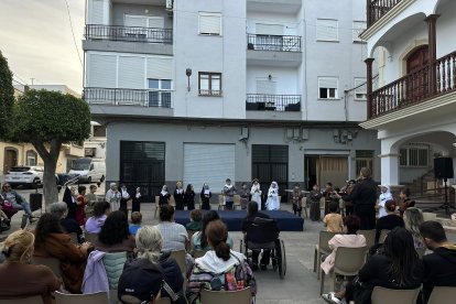 La Plaza de la Constitución celebró la fiesta de disfraces de los Santos.