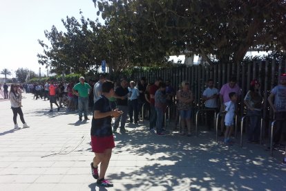 Colas para conseguir una entrada. 