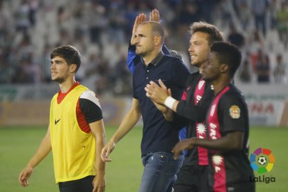 Soriano con los jugadores al final del partido. 